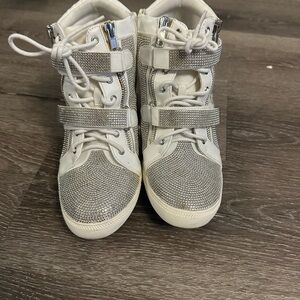 Stylish Kids High-Top Sneakers - Silver and White